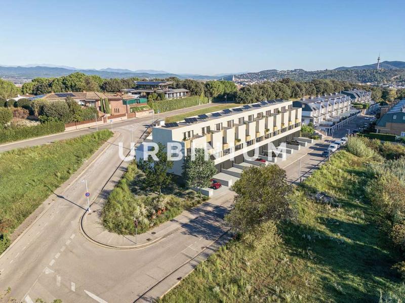 Foto 8b289f9f-83fb-4462-a7c4-05904bcd381b. House with heating parking in Palau Girona