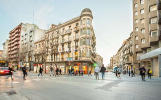 Location Local commercial  Gran via de jaume i. Local en gran via jaume i