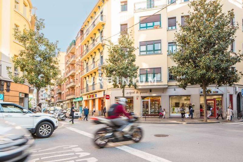 Foto 26e1152d-b9da-49aa-a3e1-c6f3fcb637a9. Location local commercial dans Eixample Nord Girona