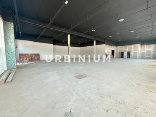 Rent Industrial building in Barri dels Escriptors. Nave comercial en el polígono de salt