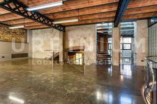Lloguer Local Comercial  Carrer nord. Local singular en alquiler