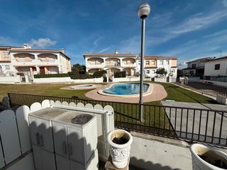 Casa adossada a Els Masos - Els Garrofers. Casa de cuatro dormitorios con jardín