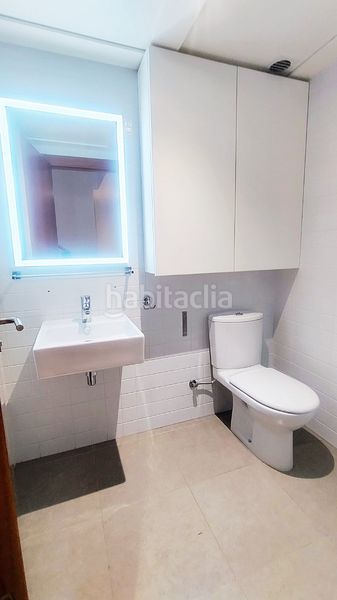 Foto 403c12a7-a7d5-42aa-96a7-4cb1bf903978. Casa adossada amb calefacció aparcament piscina a Castellar del Vallès