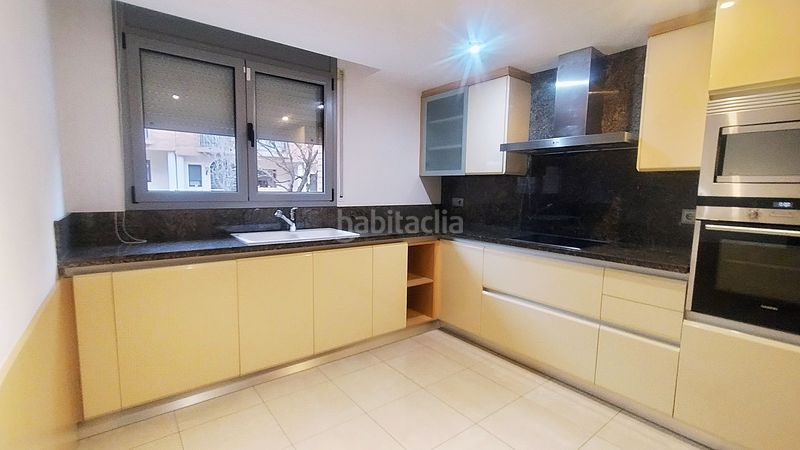 Foto 5bec4bff-ee8c-45ff-aa61-b66490292484. Casa adossada amb calefacció aparcament piscina a Castellar del Vallès