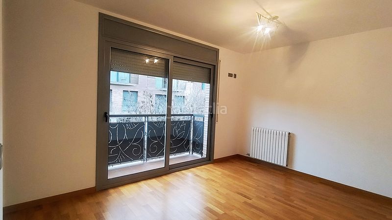 Foto a9394ea2-d5e0-4726-8611-59c8a39f40e1. Casa adossada amb calefacció aparcament piscina a Castellar del Vallès