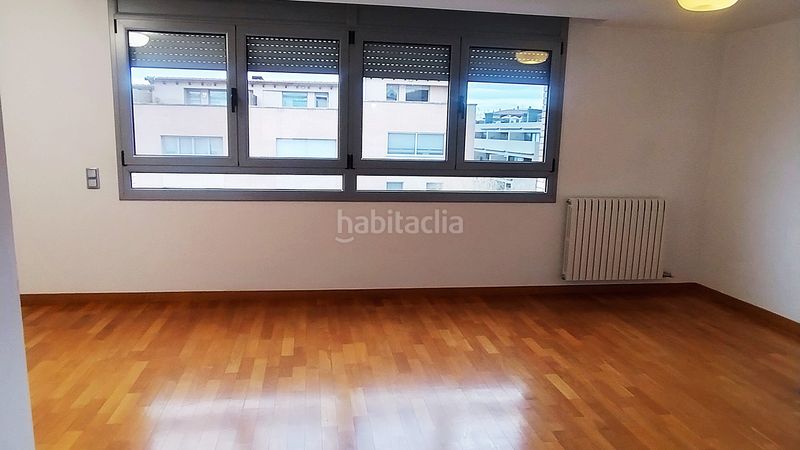 Foto c4e44dcd-0388-4941-ac48-68f4a52ce926. Casa adossada amb calefacció aparcament piscina a Castellar del Vallès