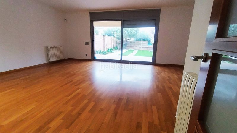 Foto d3c31b73-ce01-4bef-b3ac-071dd37b9462. Casa adossada amb calefacció aparcament piscina a Castellar del Vallès