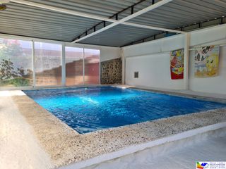 Xalet a Fuente el Saz de Jarama. Finca de 7000 m2 con casa de 475 m2
