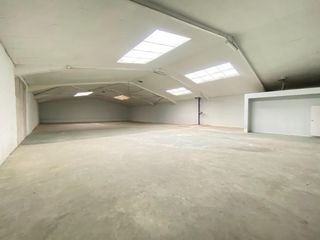 Rent Industrial building  Calle calle de castrobarto