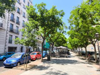 Aparcament cotxe a Calle alcalde sainz de baranda 14