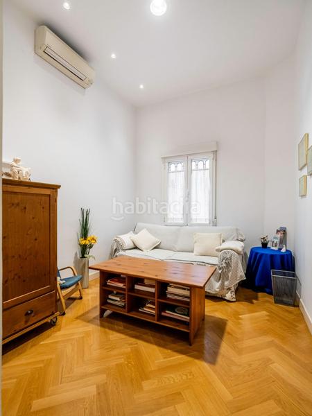 Foto ad73b9f8-d3f4-4fbe-a032-a602be8d479e. Piso en paseo reina cristina 5 en Jerónimos Madrid