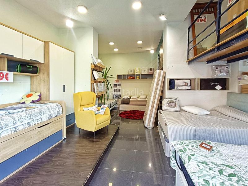 Foto 0d31a9ba-9186-4078-b8a2-250872ecdf87. Local comercial dos locales en Numancia Madrid