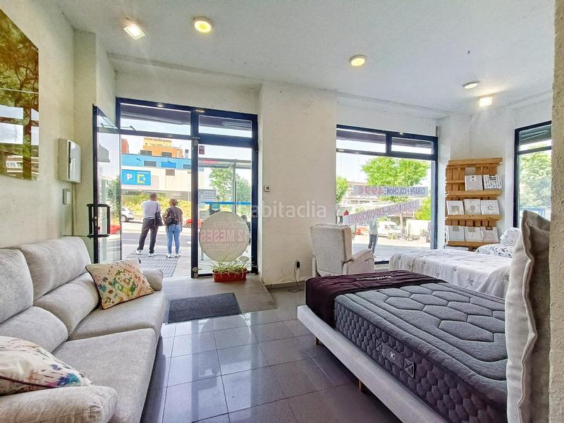 Foto 5625325f-5fec-4404-b980-d4b5f9a94b91. Local comercial dos locales en Numancia Madrid