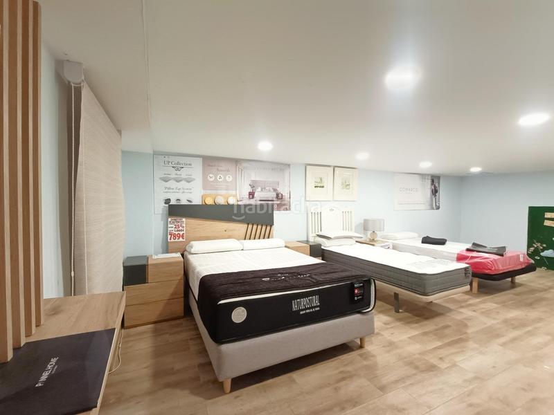 Foto b261cdcc-fed6-4f80-80c0-1e05a3aa9fbd. Local comercial dos locales en Numancia Madrid