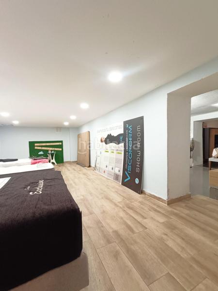 Foto ecd4600c-af89-4bdf-9a56-f1b294cb25e6. Local comercial dos locales en Numancia Madrid