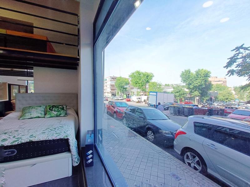 Foto f8aa5d6b-6785-44d5-96f7-cd1a60adab6a. Local comercial dos locales en Numancia Madrid