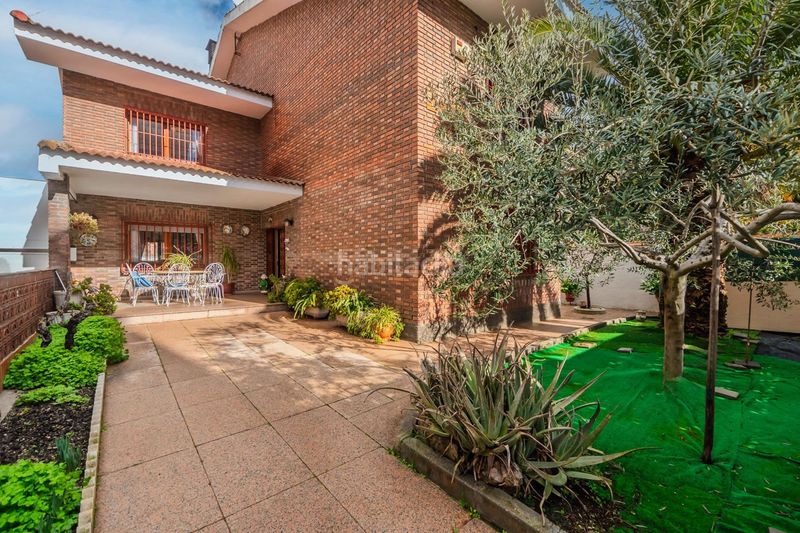 Chalet único en carabanchel alto parcela, piscina y jardín privado en Madrid - Imagen 3