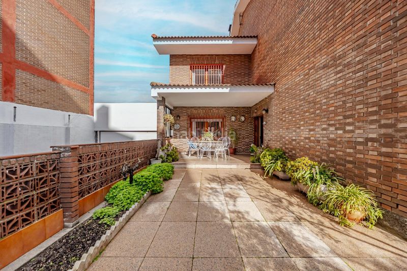 Chalet único en carabanchel alto parcela, piscina y jardín privado en Madrid - Imagen 4