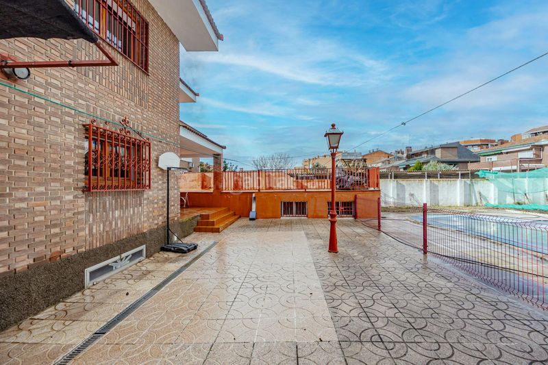 Chalet único en carabanchel alto parcela, piscina y jardín privado en Madrid - Imagen 54