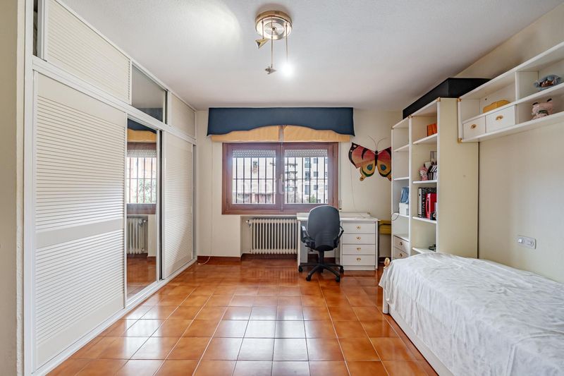 Chalet único en carabanchel alto parcela, piscina y jardín privado en Madrid - Imagen 23