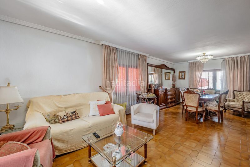 Chalet único en carabanchel alto parcela, piscina y jardín privado en Madrid - Imagen 9