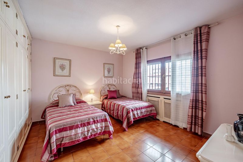 Chalet único en carabanchel alto parcela, piscina y jardín privado en Madrid - Imagen 28
