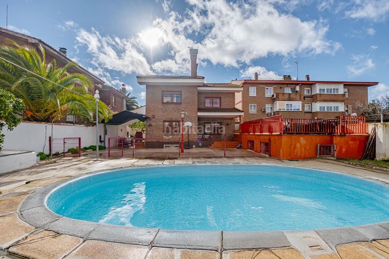 Chalet único en carabanchel alto parcela, piscina y jardín privado en Madrid