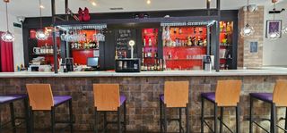 Umzug Geschäftsraum  Calle lope de rueda. Traspaso barcafetería junto al retiro  salida de humos  licencia