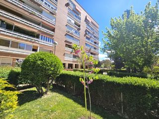 Rent Apartment  Calle jose de cadalso. Vivienda en alquiler en las águilas aluche, en madrid para entra