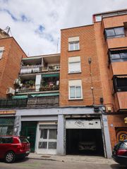 Local Comercial  Paseo olivos. Amplio local de 187 m2 con vado, techos de 4m y luz natural
