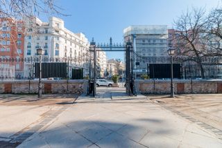 Flat  Calle ibiza. Tu nueva casa, a 150 metros del parque del retiro.