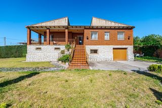Chalet  Calle real. Espacio, calma y raíces chalet con 3.500 m2 de parcela a 1h de m