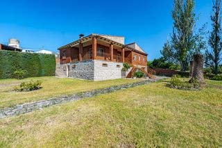 Chalet  Calle real. Espacio, calma y raíces chalet con 3.500 m2 de parcela a 1h de m