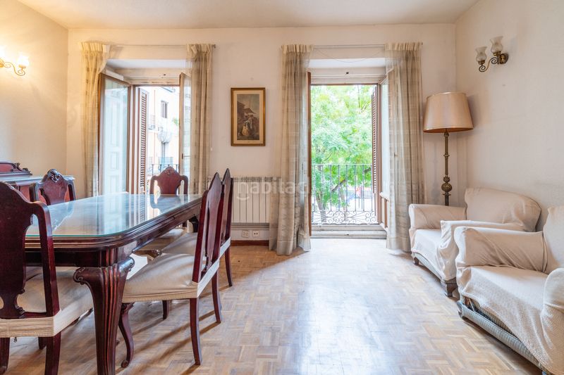 Piso exclusiva oportunidad en malasaña! globalpiso malasaña pone a la venta este magnífico piso exterior de 108 m,con tres balcones a l en Madrid - Imagen 2
