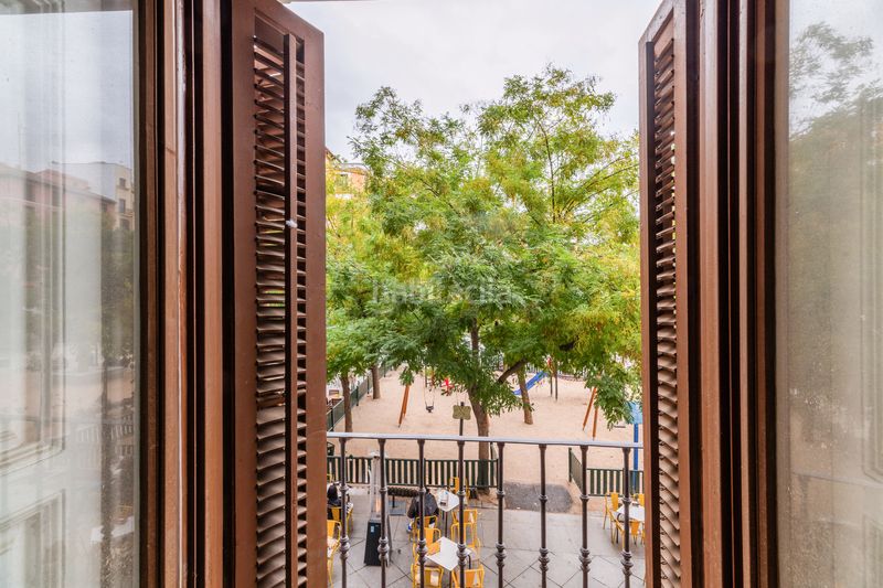 Piso exclusiva oportunidad en malasaña! globalpiso malasaña pone a la venta este magnífico piso exterior de 108 m,con tres balcones a l en Madrid - Imagen 4