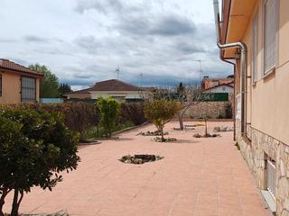 Casa a Torremocha de Jarama. Chalet  313 m  construido en 2009 con 1000 metros de parcela.exc