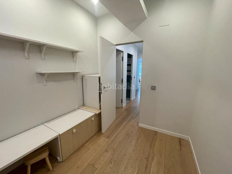 Foto 5416c2a5-5f42-469f-93ec-484d4f3b8656. Alquiler piso estás buscando un piso en alquiler espacioso, cómodo, bien situado y con mucha luz natural? este hermoso piso en la calle bravo mu en Madrid
