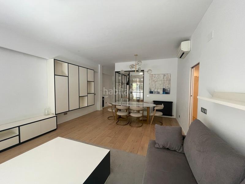 Foto 6fa72261-e09f-40c7-a520-42f264c14b30. Alquiler piso estás buscando un piso en alquiler espacioso, cómodo, bien situado y con mucha luz natural? este hermoso piso en la calle bravo mu en Madrid