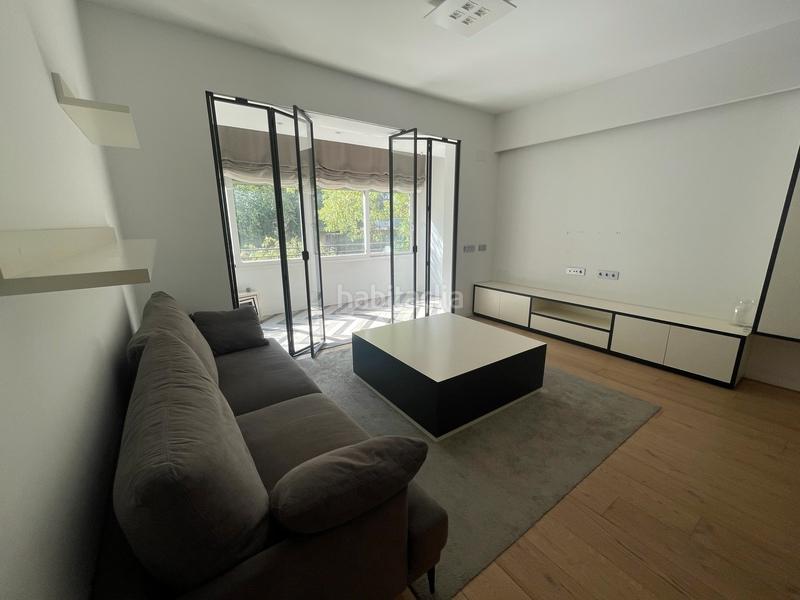 Foto 85c63507-793d-4536-89d7-ee6142494fa1. Alquiler piso estás buscando un piso en alquiler espacioso, cómodo, bien situado y con mucha luz natural? este hermoso piso en la calle bravo mu en Madrid