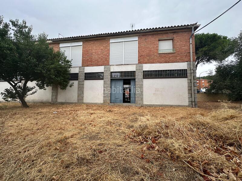 Foto 36c8a870-9f63-416f-ab46-27618fa7afed. Edifici a Hoyo de Pinares (El)