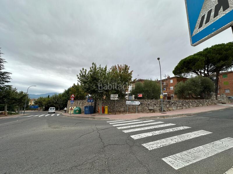 Foto 61784a63-858e-4a81-8a40-dd4cb5d1cd0a. Edifici a Hoyo de Pinares (El)