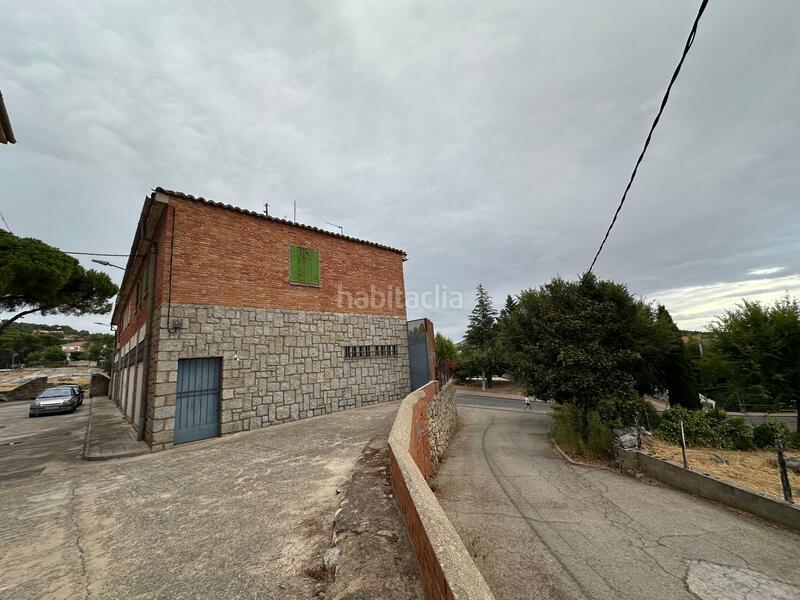 Foto 6a1cf642-ea8f-44a6-9675-0e6ffd73d704. Edifici a Hoyo de Pinares (El)