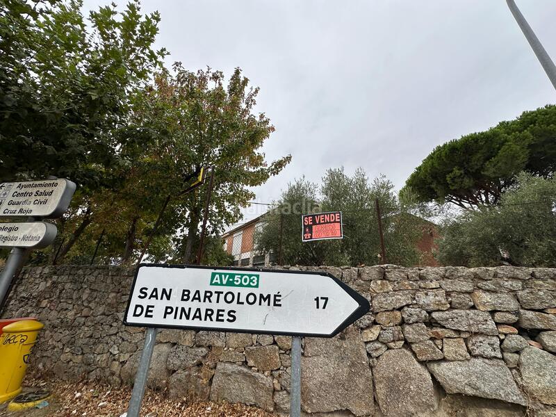 Foto 9ed99fb2-af46-4bdd-aa2e-87654bda90ab. Edifici a Hoyo de Pinares (El)