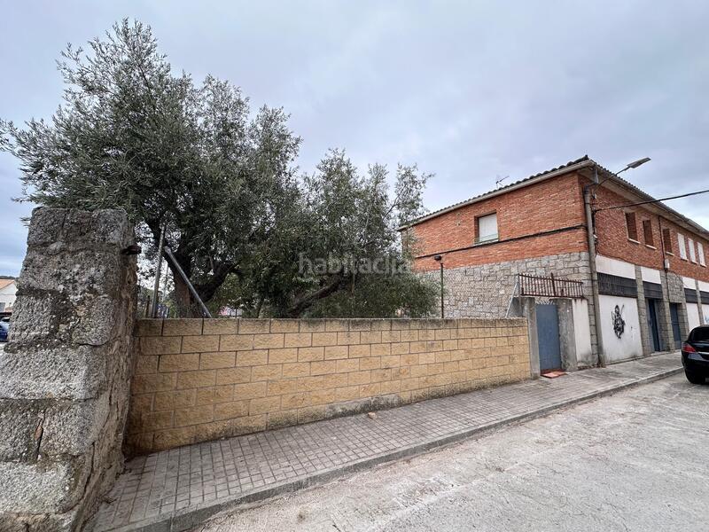 Foto acd6d14b-3534-4d6d-a509-29218d1ce9f7. Edifici a Hoyo de Pinares (El)