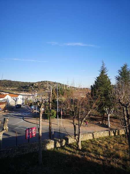 Foto ae64f203-7cc3-4b5b-afe5-7c85eda89dfe. Edifici a Hoyo de Pinares (El)