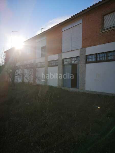Foto bdeb4f2a-6497-4495-b8a9-d4de96a1daa8. Edifici a Hoyo de Pinares (El)