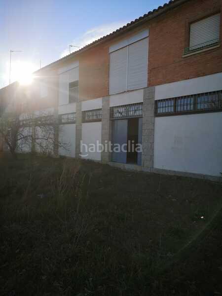 Foto ef2a0dae-6ab4-4d56-9967-6981ea3d187a. Edifici a Hoyo de Pinares (El)