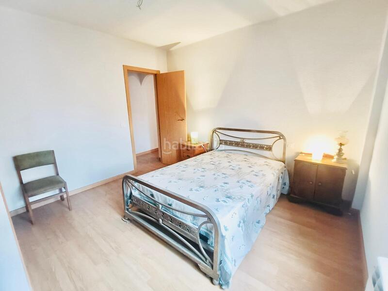 Foto a5dda2f2-af87-46b7-8b22-716858a5ab68. Flat with heating in Vista Alegre Madrid