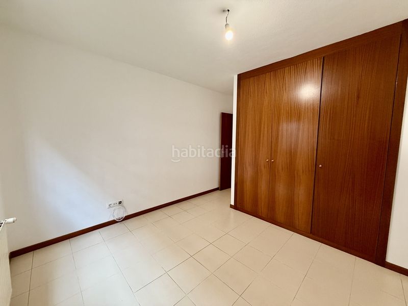 Piso globalpiso PAU de Carabanchel vende vivienda de 70m2 útiles, 80m2 distribuidos en 2 amplios dormitorios con armarios empotrados, u en Madrid - Imagen 11