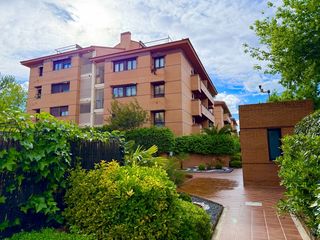 Rent Flat in Sector B. Globalpiso pau carabanchel alquila estupenda vivienda en boadill